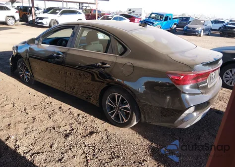 2024 Kia Forte Lxs z USA, uszkodzony, nr VIN 3KPF24AD6RE762038